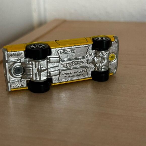 Y2K Hot Wheels 2009 1971 Dodge Demon Yellow 1:64 Diecast Model Car - Picture 9 of 9